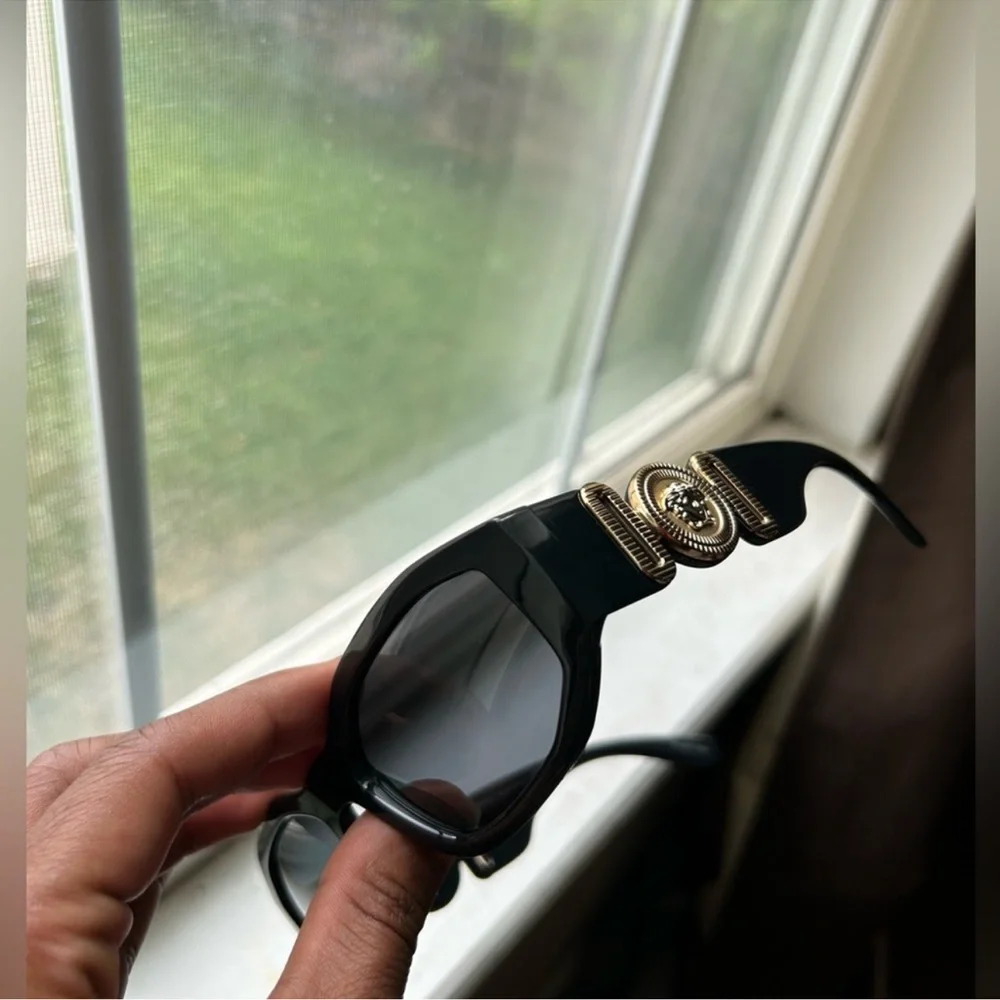 ✨VERSACE SUNGLASSES✨ - Picture 8 of 9